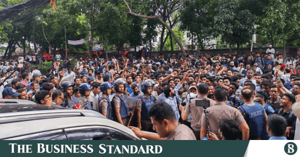 কোরিয়া ইপিএস পরীক্ষায় উত্তীর্ণ ১২,০০০ বাংলাদেশি ২ বছরেরও বেশি আটকে আছেন — বিওইএসএলের সামনে বিক্ষোভ, সরকার সময়সীমা দিতে অপারগ