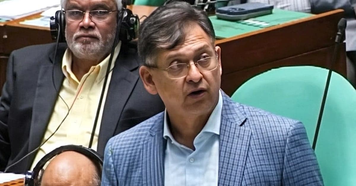 সরকার প্রবাসী বাংলাদেশিদের পাসপোর্ট ফি কমানোর প্রস্তাব পর্যালোচনা করছে — স্বরাষ্ট্রমন্ত্রী সালাহউদ্দিন সংসদে জানালেন